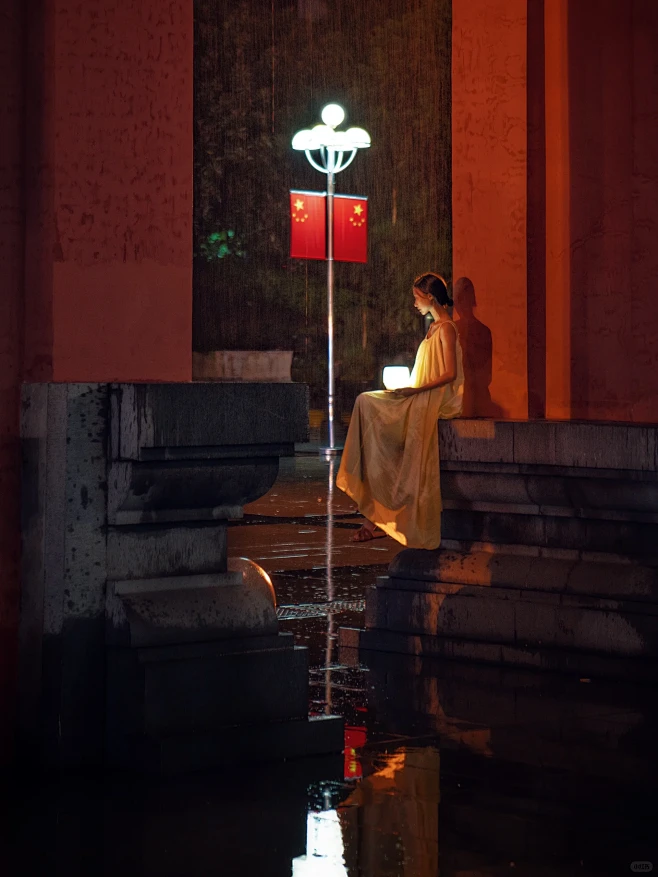 重庆拍照｜雨天的大礼堂太有氛围感了