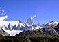 【アルゼンチン】これぞ、世界一かっこいい山！！ 黄金に輝くフィッツロイ : アルゼンチンのパタゴニア地方にある「フィッツロイ（Fitz Roy）」。「世界一かっこいい」とも言われているこのフィッツロイ、事実わたくしが南米大陸で一番感動した景色です。