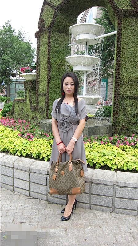 小蜗牛熟女830集100张照片精华帖看得出这个美熟妇已经48岁了吗熟女吧