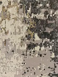 在地毯上用灰色和黑色的图案