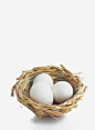 装在篮子里的三个鸡蛋高清素材 元素 实拍 篮子 鸡蛋 免抠png 设计图片 免费下载