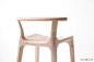 新西兰工业设计专业学生Oscar Pipson作品：Elka Stool，一把漂亮的木椅，使用cnc加工出有机且富有雕塑感的曲线形态。
