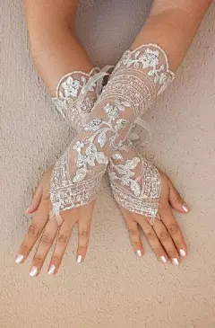 【Lace Gloves】