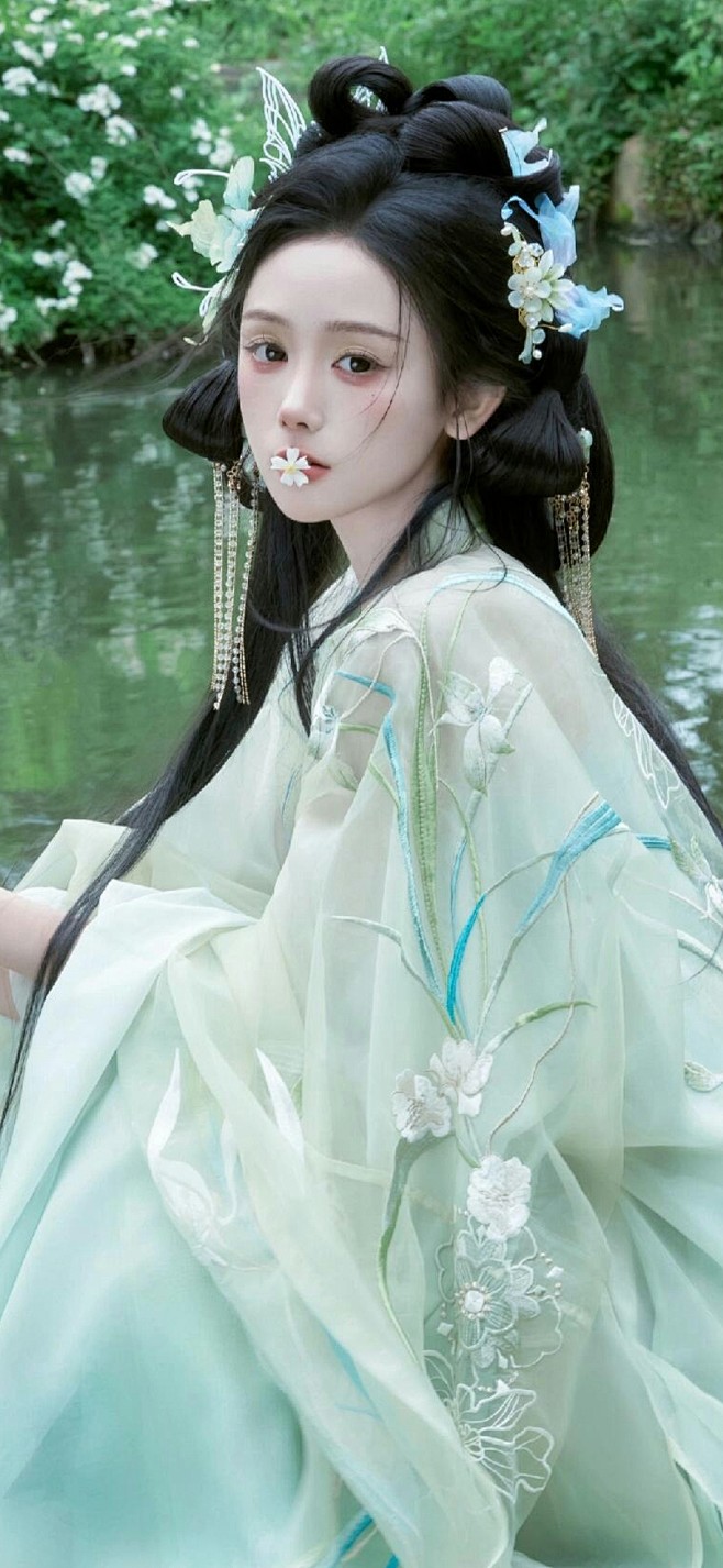 东饮溪箐
cr：西扶海棠