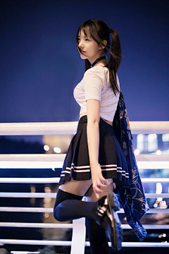 SJpNTYCy采集到动态/姿势/女