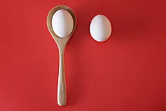 营养，食物，鸡蛋，健康，复活节，美食，白色，红色，蛋白质，易碎，蛋壳，早餐，水煮蛋，年味白色，新鲜鸡蛋，818A6732 – 饿狐背景网站-微距高清设计素材免费图片下载海报壁纸摄影背景素材，背景图，背景墙，背景板，背景图片，背景纹理，背景板设计，背景材质，背景大图