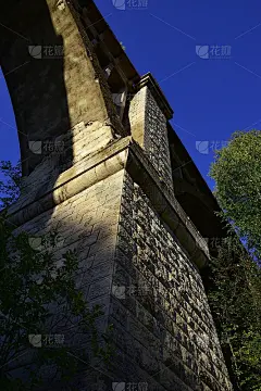 横跨伊伦河的百年铁路高架桥
