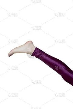 年轻女子练习瑜伽