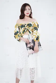 服饰系列写实模特穿着黄绿色V领上衣和白色半身长裙的白棚摆拍LYQ_27_04384副本