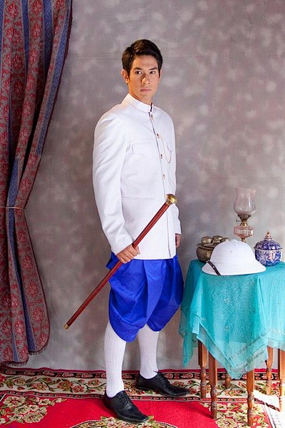 《情牵两世》男主角的剧照。。#泰国影视剧...