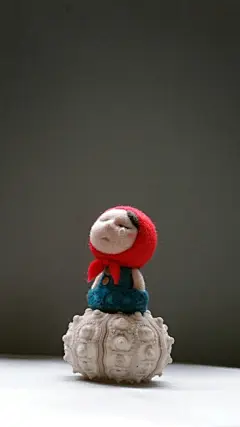 来几张无水印手机壁纸吧。毛毡本身做得很小，照片放大做电脑桌面不够精致，还是做手机壁纸更合适些。