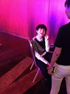 #TFBOYS王俊凯# 140827，宝宝你的表情怎么能那么丰富，简直要萌哭我了，感谢给我图的哥哥，爱你么么哒〜〜