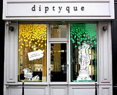 创意服装店铺橱窗展示搭配设计图集丨时尚男装女装店化妆品店展示设计