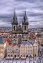 布拉格是第一个整座城市被指定为世界文化遗产的城市，建筑给人整体上的观感是变化丰富，色彩绚丽夺目。 ​​​​