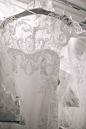 Marchesa Bridal SS16 backstage｜纯白的婚纱，纯净的你……