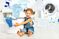 孩子乐趣快乐的小女孩洗衣房洗衣服照片素材-图片ID：167576020