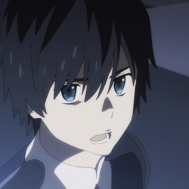 国家队男头左边