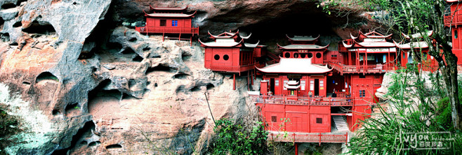甘露岩寺是中国第二处悬空寺，四根柱子支撑...