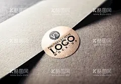 封口金色贴纸logo样机素材  - 源文件下载【酷图网】logo样机展示,高档logo,标志,素材,模版,VI,样机,效果图,logo样机,智能对象,贴图,提案,样机模板展示,VI样机,样机素材,包装样机,VIS样机,样机设计,品牌VI样机,品牌VI,品牌模板素材,名片,