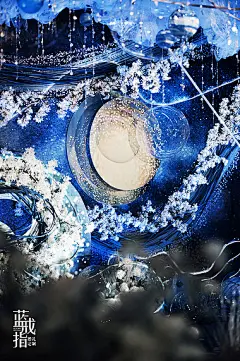 星辰大海 : 星辰大海，月光下的波涛澎湃，就像爱情中的热恋，
富有感人的深情，也能做到如一而终，
人一辈子大多数爱恋中要经过  羞涩，情窦初开，热恋，别离，难堪，
忘情的自我才会相遇到最真的那个人相守一生，
人海茫茫，穿山越岭，
不要给我说一辈子有多漫长，有多坎坷，这是命运在教会我们生活，
不要说傍晚的星空有多黑暗，它有多黑暗，明星就有多闪烁；
跨越整个星河，携明月来与你相伴。