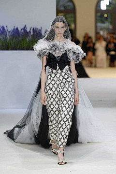 Genzo咱结婚吧-尚采集到Giambattista Valli