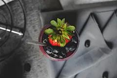 高清晰红色草莓蓝莓壁纸封面大图