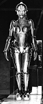 ART DECO / The robot Maria, from Fritz Lang’s Metropolis (1927).