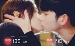 来自星星的你吻戏图片壁纸：http://www.51ztzj.com/desk/32705.htm