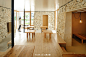 设计公司:Yamazaki Kentaro Design Workshop
设计风格: 其他风格..
项目面积: 500-1000平米
工程造价: 50-100万
项目地址:日本
设计说明:
Gymin Shokudo位于日本冲绳系满市的，这个一个由本地石头堆砌而成的建筑，室内区域的建筑从地面抬高，与下沉式的庭院平衡了空间布局。基于冲绳炎热的天气，餐厅设计师采用了单版屋顶设计。室内依然是质朴原始的石头墙面，展现出朴素的纹理。浅色的原木地板和简洁的原木家具线条简单，与自然的石头墙面正好形成对比，却又那么和谐