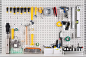手动工具挂在有空间的钉板上图片下载