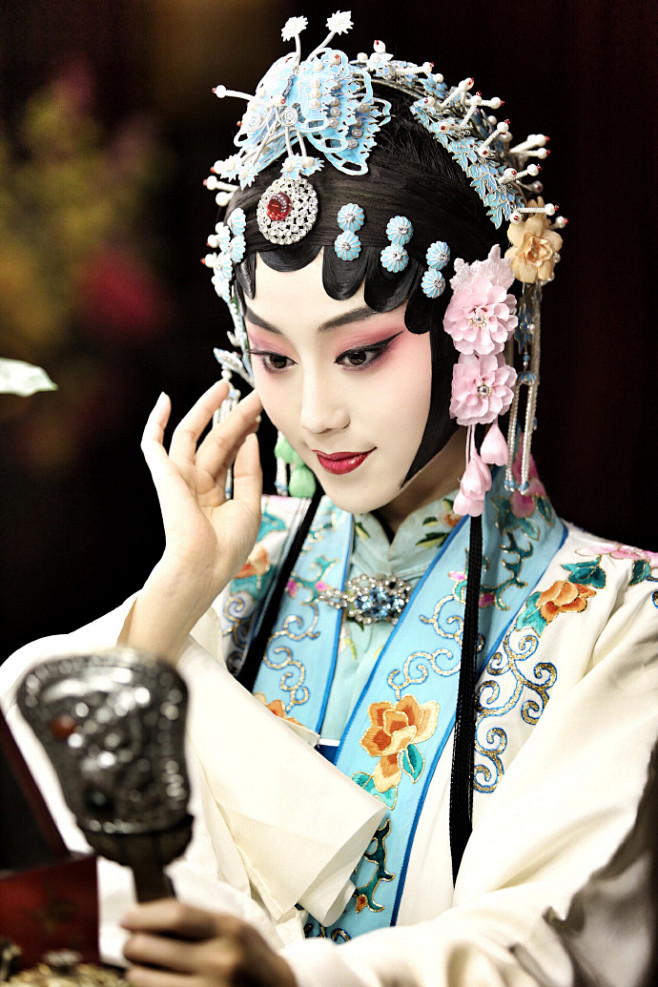 大家喜欢的系列终于凑齐九张l京剧演员王梦婷的秒拍视频