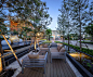 泰国以“滨海码头”为灵感的别墅住宅景观 Centro Chaiyaphruek – Chaengwattana by Studio JEDT : Studio JEDT ：景观概念来源于海滨码头，而景观应用的并非是水景元素，中庭以大面积的草坪代替水，因此减少未来维持成本。长廊、跳台、台地等等模拟码头的延伸感，大量的台地草坪可能使它的花园区充满活力和愉快的氛围。次级步道，自然错落的排布方式，同...