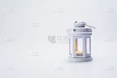 白色斋月灯笼孤立在白色背景。