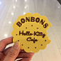 10元【bonbons Hello Kitty Cafe】Hello Kitty 塑胶饼型杯垫-淘宝网