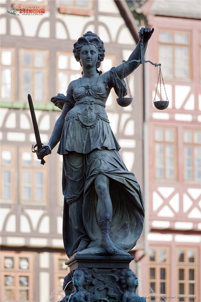 正义女神喷泉雕像图片素材