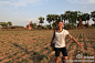 D359 缅甸蒲甘：我在佛塔附近的田地疯狂地转圈。。。。。