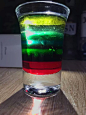 五色彩虹：红石榴+黑咖啡+绿薄荷+蓝橙+白水  没君度+威士忌（不是很成功）酒不够