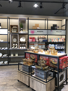 四方田春海采集到Visual Merchandising Design