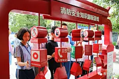 寮步镇举办宪法法律伴我行之法治公园游园活动_知识 : 铁面无私辨忠奸” “中国的福尔摩斯—狄仁杰，我偶像哦” 同学们对中国法治人物了解真不少， 放满了通俗易懂的法律书籍 色彩缤纷的法治文化走廊 周末去兴趣班的路途上 …