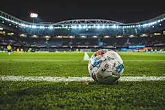 锻炼足球人物图片摄影图