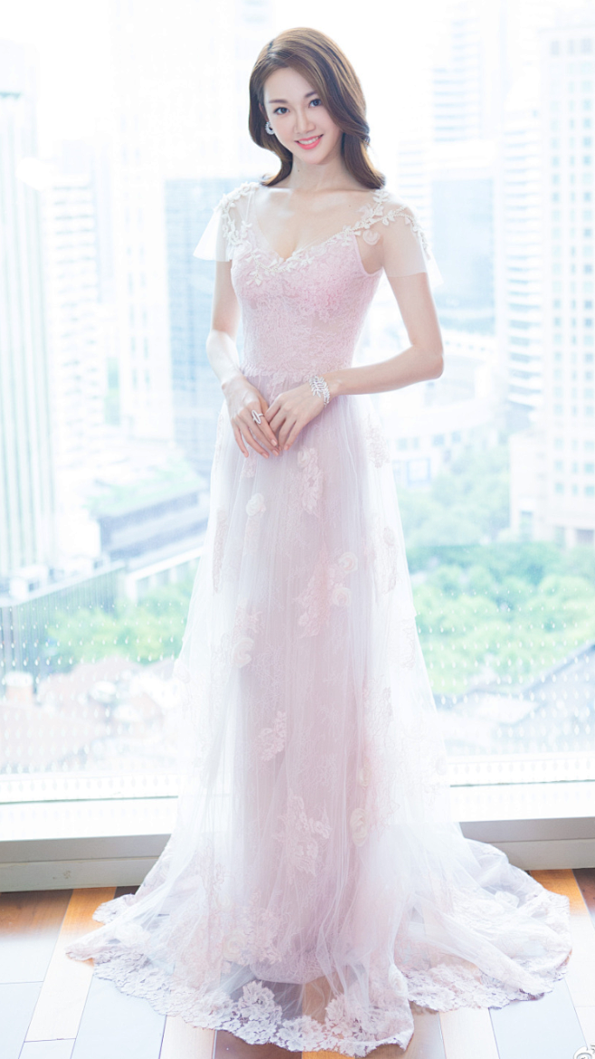 粉色 美女