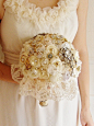 轻奢婚礼，金色当道。
更多婚礼手捧花>>http://t.cn/8slhW0h 