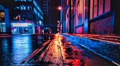 夜间城市街道雨景摄影高清桌面壁纸