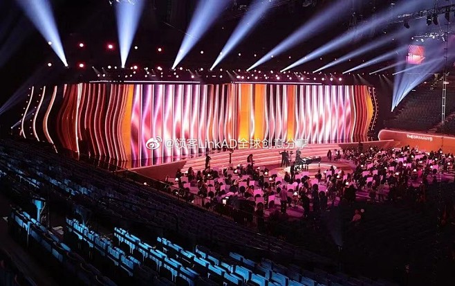 本期主题：领客关于国外演唱会舞美合集的解读！本期复盘关键词：舞美、舞美设计、舞美创意、舞台、舞台合集、舞台设计、年会舞台、创意年会舞台、年会舞台设计！ 