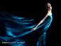 蓝色丝带长裙广告美女高清摄影图