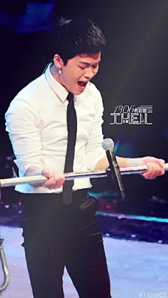 【#宁桓宇# 录制湖北卫视我爱我的祖国高清图9p-七哥举杠铃系列之后妈部分】#桓宇爱祖国# 七哥看起来毫不费力呢[doge][doge][doge]【背景音响起：你挑着水~我挑着担~】拍摄by@苏世独立却与你同行 修图by@经久不愈yu【不要问我后妈图为什么还要修！任性！至于为什么后妈图还要发高清？方便你做表情包！】