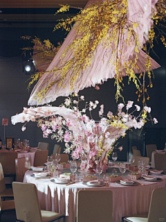 Esther元采集到桌花/餐盘
