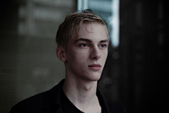 MRYES7采集到Dominik Sadoch