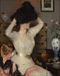 Lady Trying on a Hat (the Black Hat)1904弗兰克·韦斯顿·本森Frank Weston Benson（1862- 1951），美国印象派绘画。他的职业生涯始于为国会图书馆绘制显赫家庭肖像和壁画。他的一些最著名的画作描绘了他女儿们在缅因州北海文岛伍斯特农场的避暑别墅。他还创作了野禽和风景的水彩和蚀刻画。像法国印象派画家一样，本森专注于捕捉光线。他对女儿Eleanor说：“我跟随光，它从哪里来，它去哪里。”一位评论家这样评价本森的作品：“无法相信，颜料痕迹无论多么清楚，它