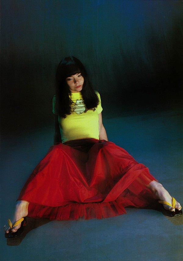 Björk 於1996年發布的唱片「Te...